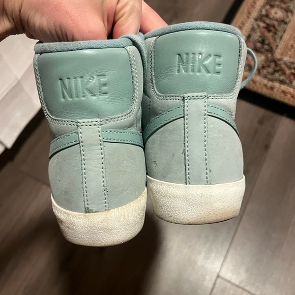 Nike Women's Blazer Mid '77 PRM Sneaker - Picture 7 of 7